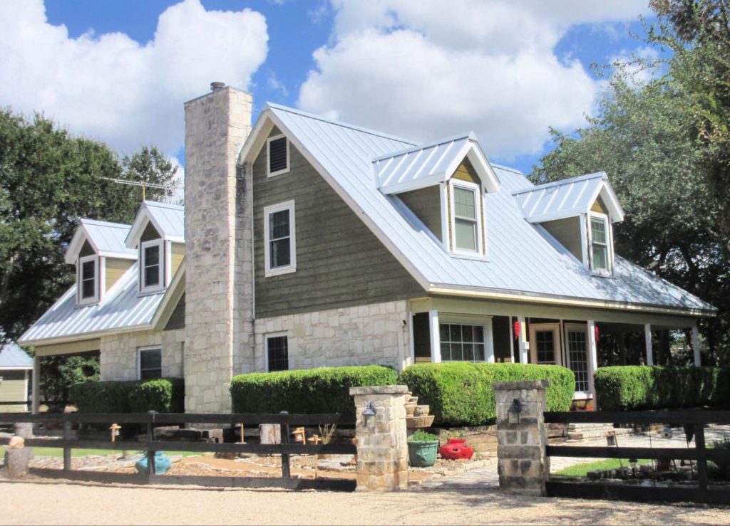 Farm house with metal roofing in San Antonio, TX
